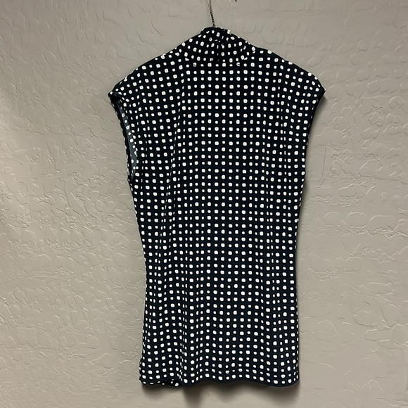 Vince Camuto Side Ruched Top - Picture 3 of 9